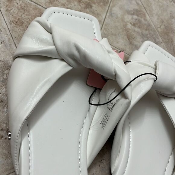 Sam and Libby white slip on sandals - Picture 2 of 2
